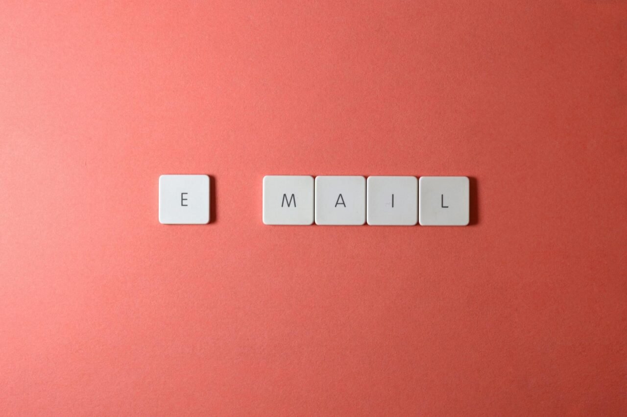 How To Generate B2B Leads With Cold Email Outreach in 2025
