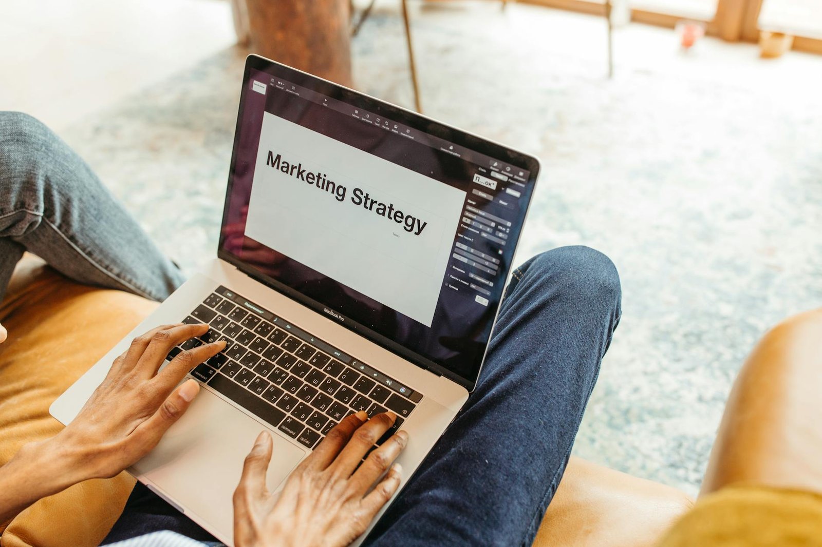 How To Use HubSpot and Salesforce To Streamline B2B Lead Generation